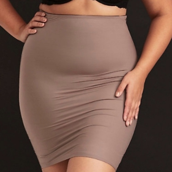SPANX Two Timing Reversible Shaping Half Slip in Black & Mineral Taupe - Picture 2 of 7
